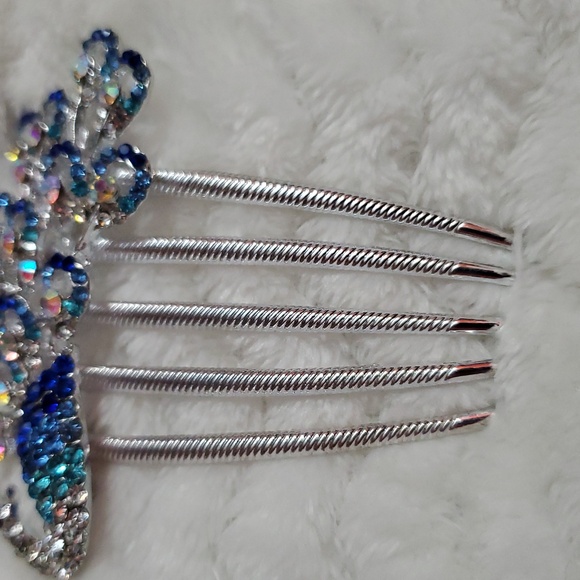 Elegant Blue and Silver Peacock Hair Comb - Picture 4 of 7